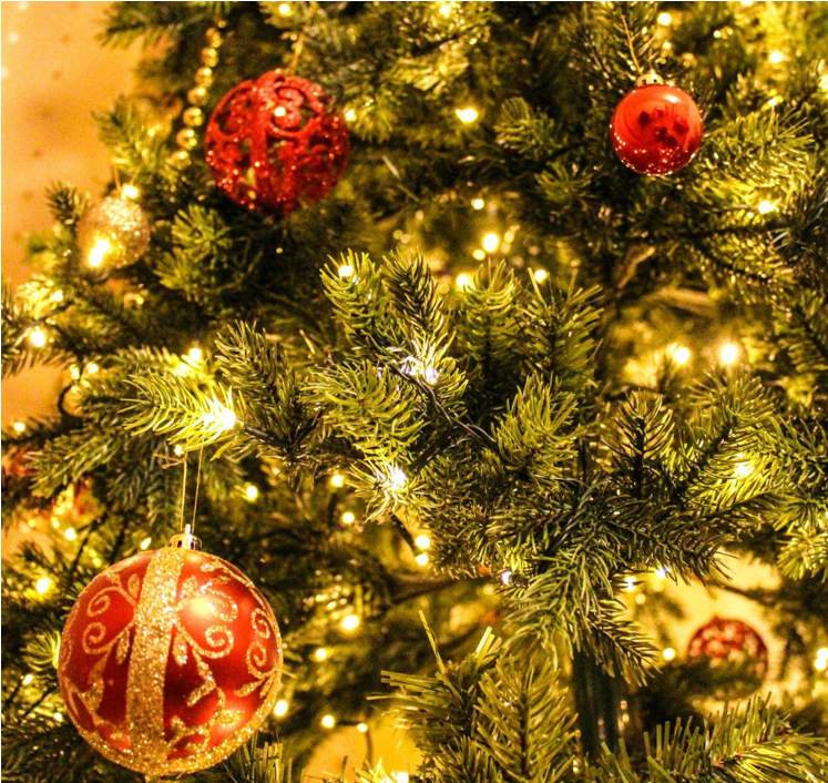 Adding a Touch of Luxury to Your Christmas Décor: The Benefits of Artificial Christmas Trees